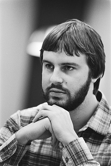 Dhr._John_van_der_Wiel,_Bestanddeelnr_932-7319.jpg