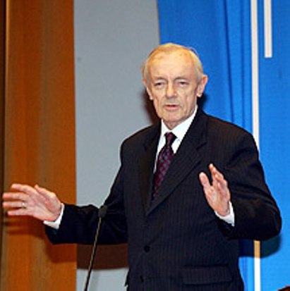 411px-Кирилл_Лавров,.jpg