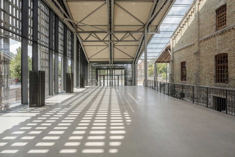 158928553528509_Entrance_Hall_towards_West_Hanzas_Perons.jpg
