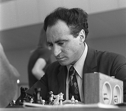 411px-Lev_Polugaevsky_1972.jpg