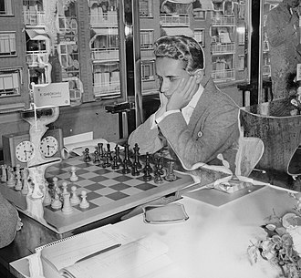 330px-Florin_Gheorghiu_(World_Junior_Chess_Championship_1961).jpg