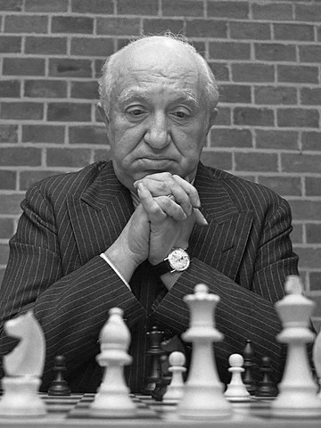 Miguel_Najdorf_(1973).jpg
