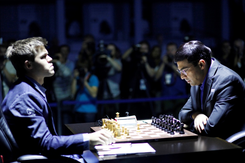 carlsen-anand-looking-up-spcs.me (1).jpg