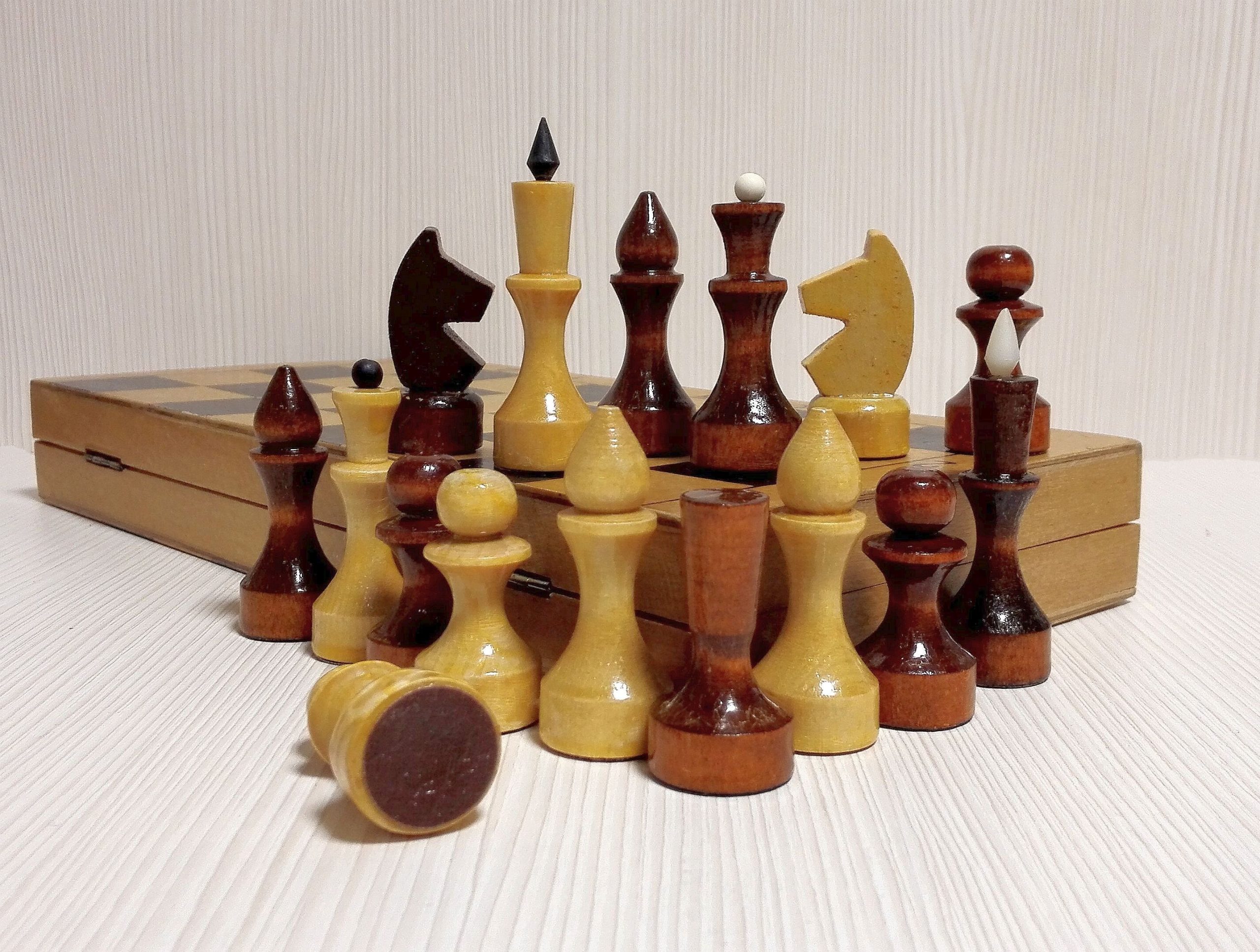 antique-carbolite-chess-4-scaled.jpg