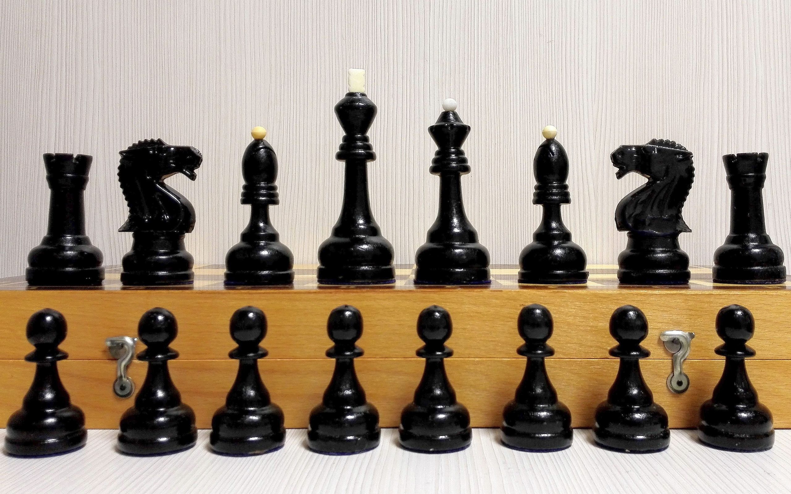 grandmaster-chess-set-6-scaled.jpg